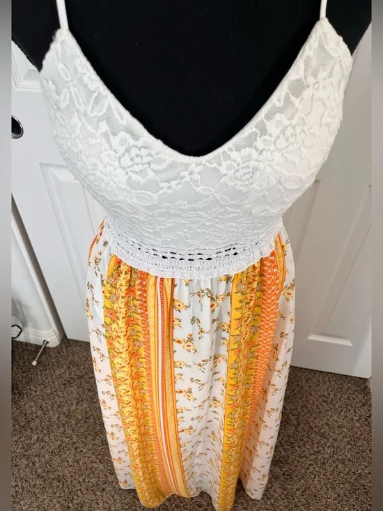 J for justify White Crochet Waist Maxi Skirt with Yellow Floral Panels - Picture 3 of 14